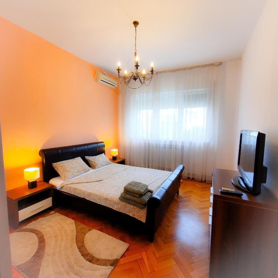 City Center Apartment Bukarest Exteriör bild